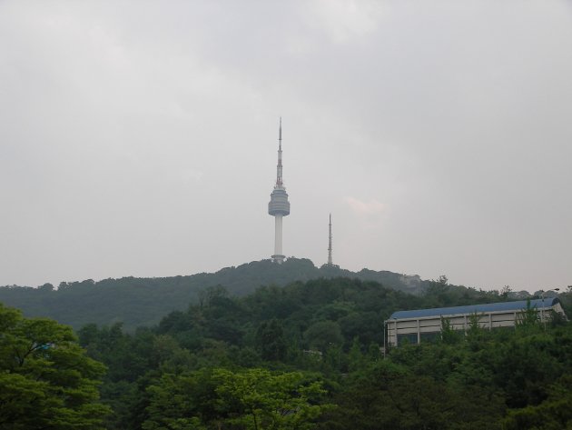 南山コル韓屋村から見えるNソウルタワー